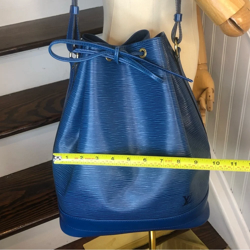 LOUIS VUITTON Epi Leather LV Noe GM Toledo Blue Drawstring Bucket Shoulder Bag